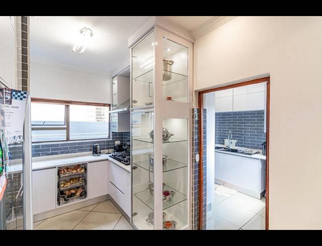 3 BEDROOM HOUSE FOR SALE IN MIDSTREAM ESTATE